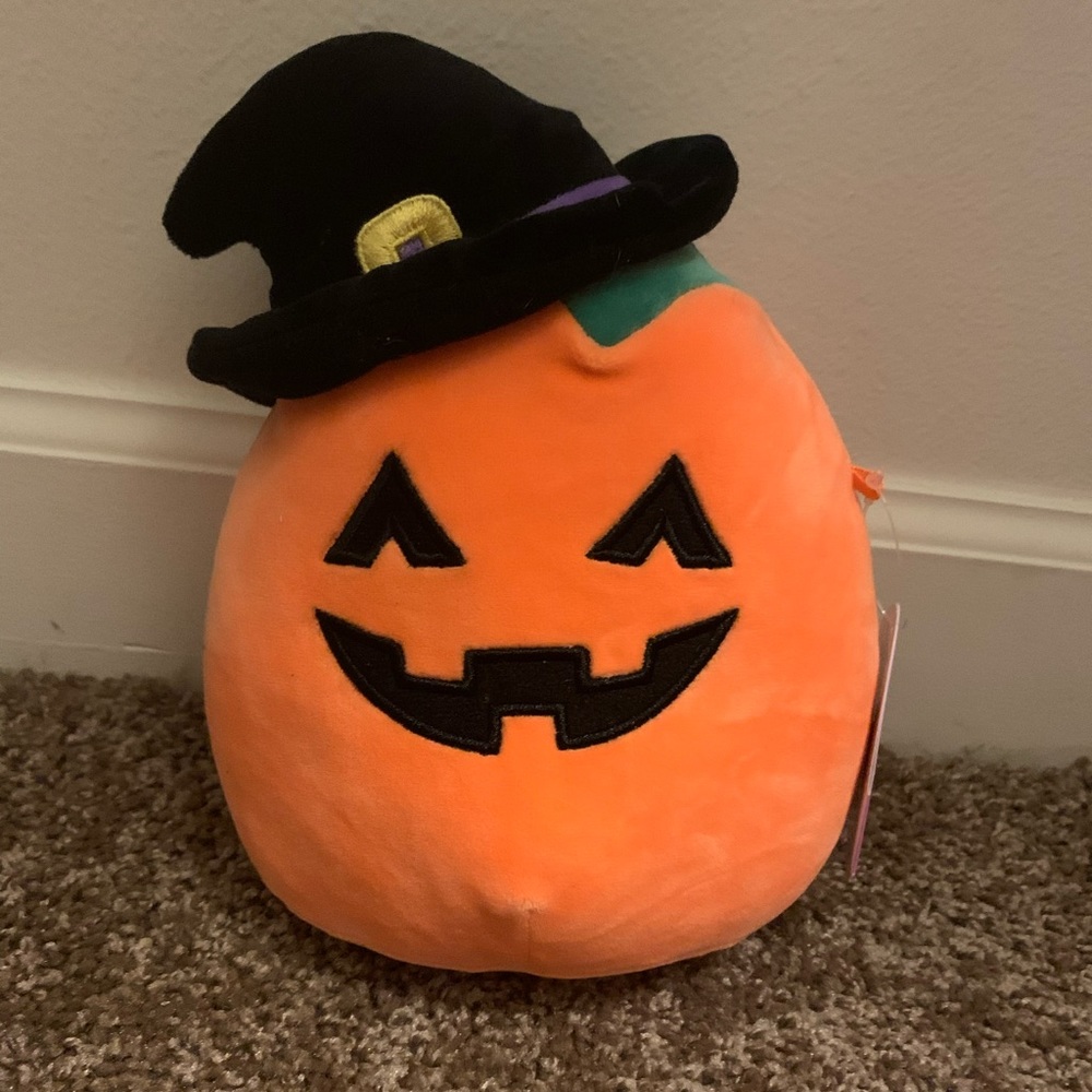 Paige the pumpkin squishmallow